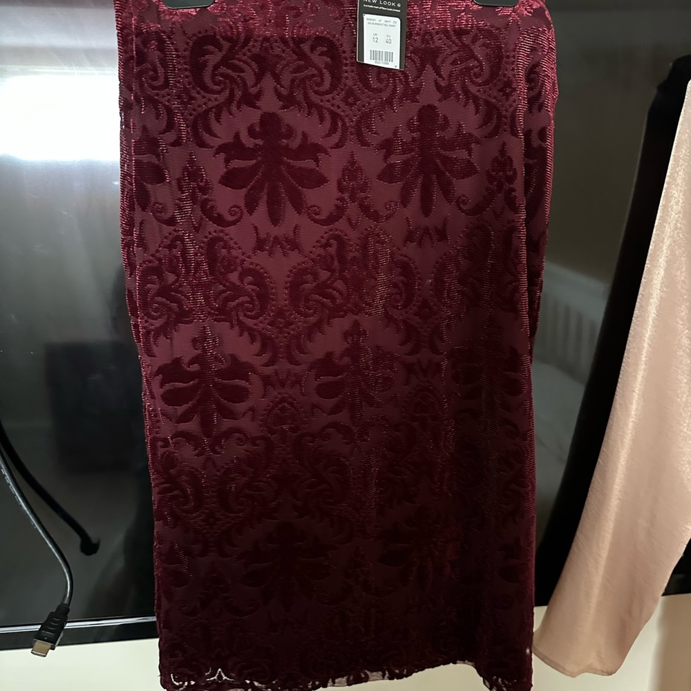 Burgundy midi skirt with velvet detail.
